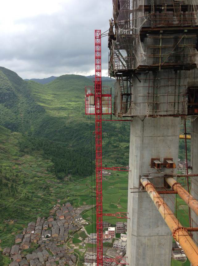 zhongtian construction hoist in Hunan chishi bridge