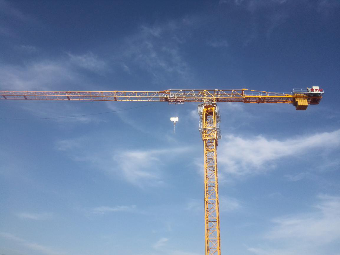 Combination of force and beauty -- zhongtian large flat industrial design of tower crane